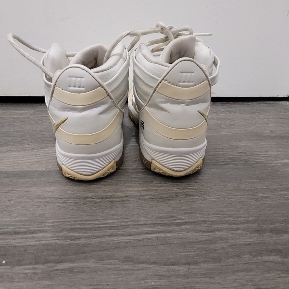 Lebron james kids nike shoes - Picture 2 of 7